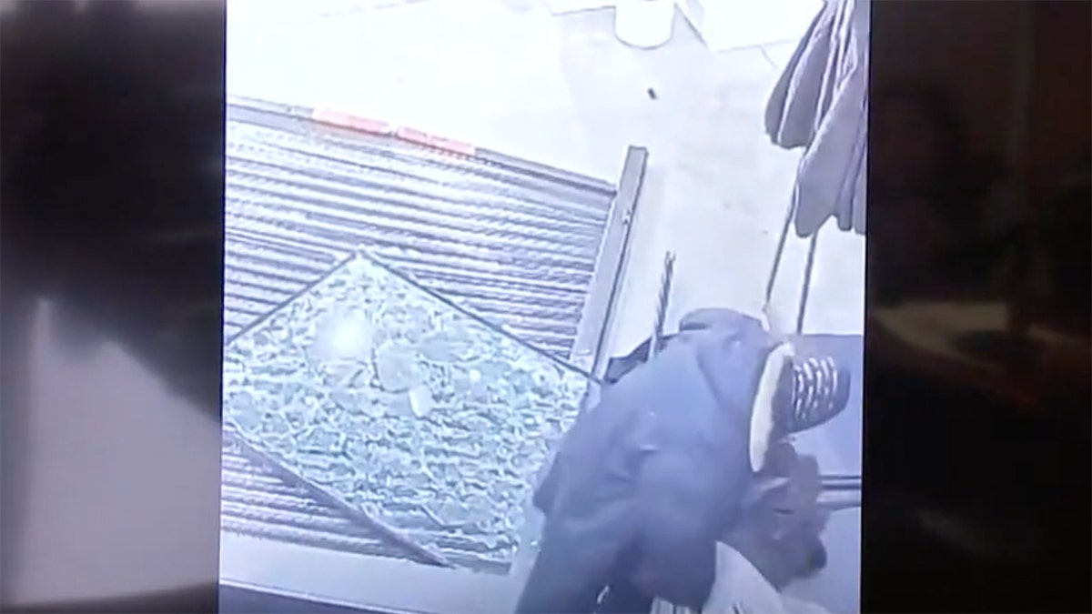 Un homme s'introduit dans Lululemon