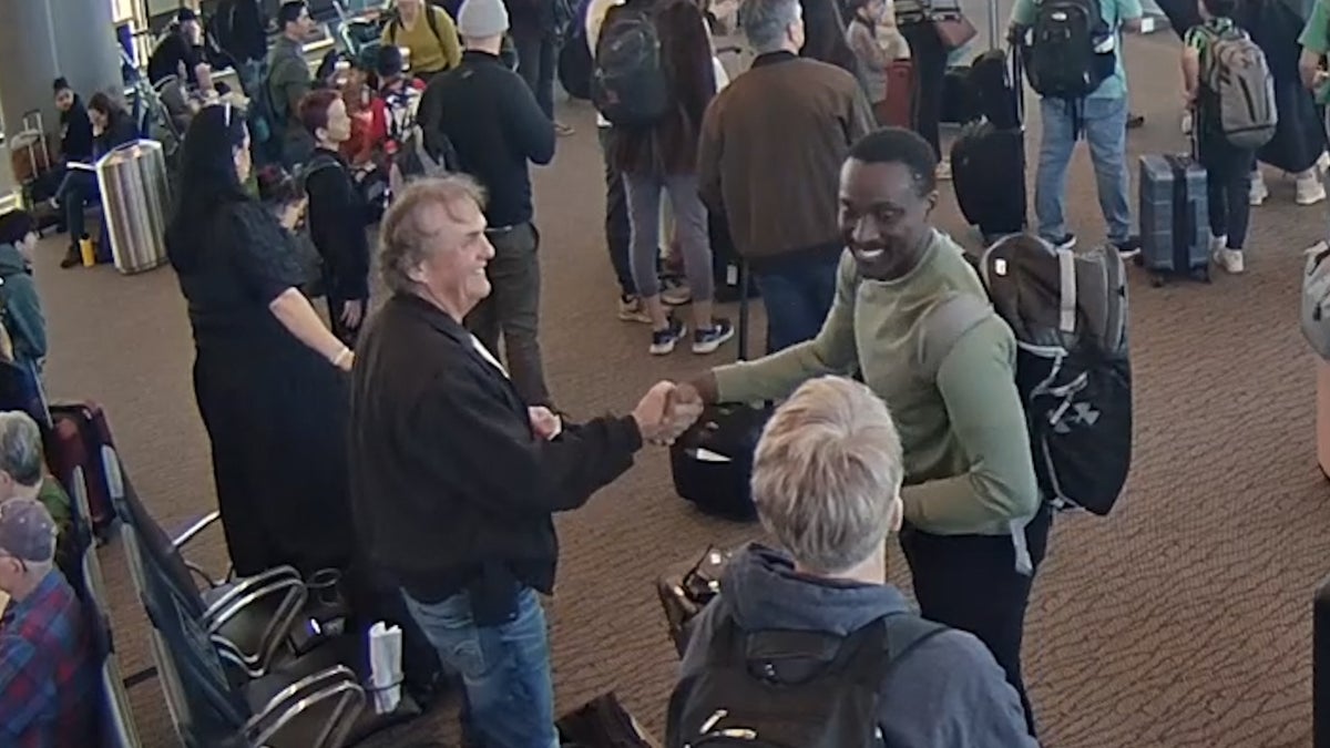 Un homme arrêté après avoir pris en photo la carte d'embarquement d'un autre passager