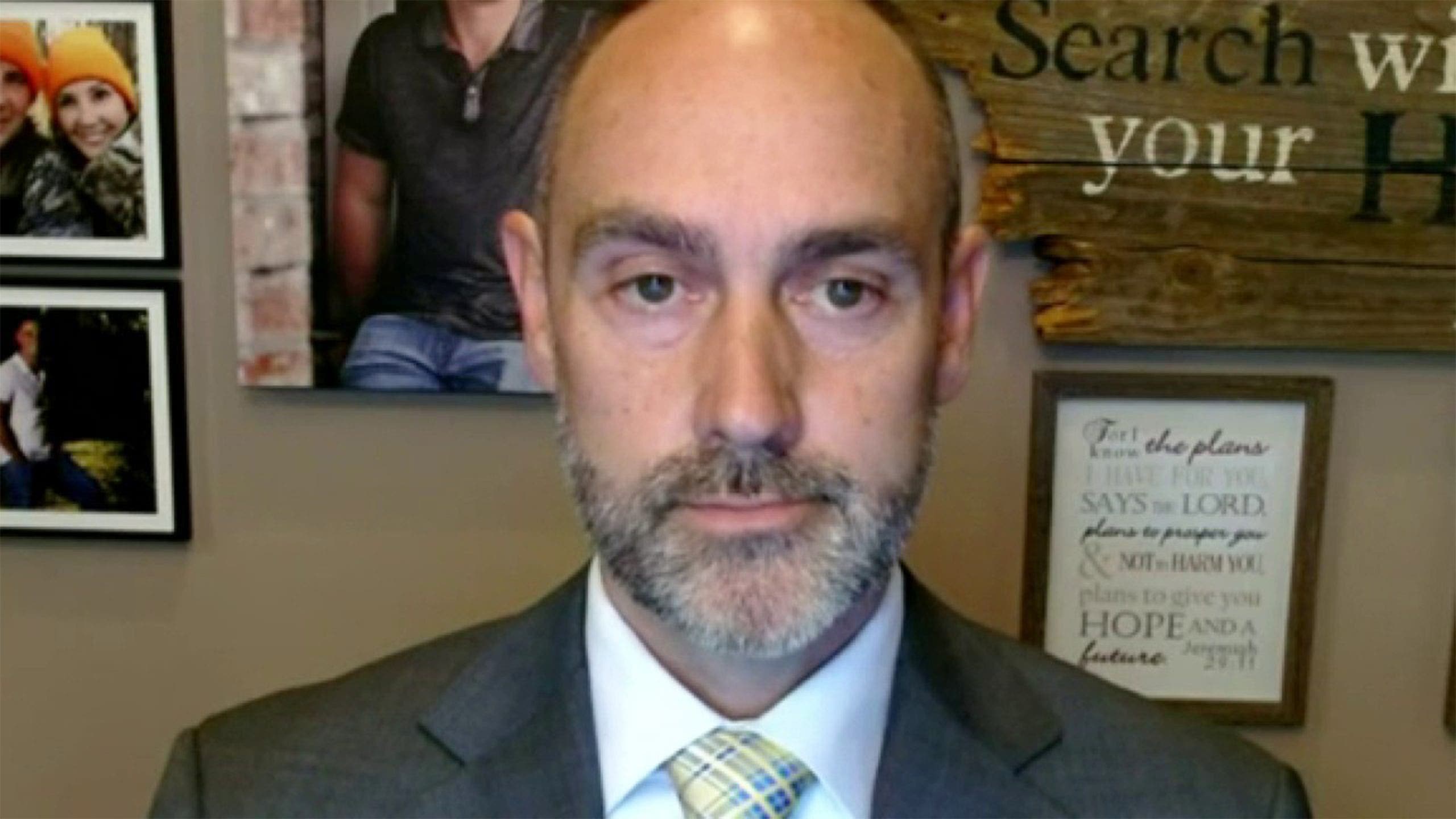 L'espoir du GOP de l'Indiana, marqué par la mort de son fils au fentanyl, appelle à une action à la frontière : « L'apathie est le contraire de l'amour »