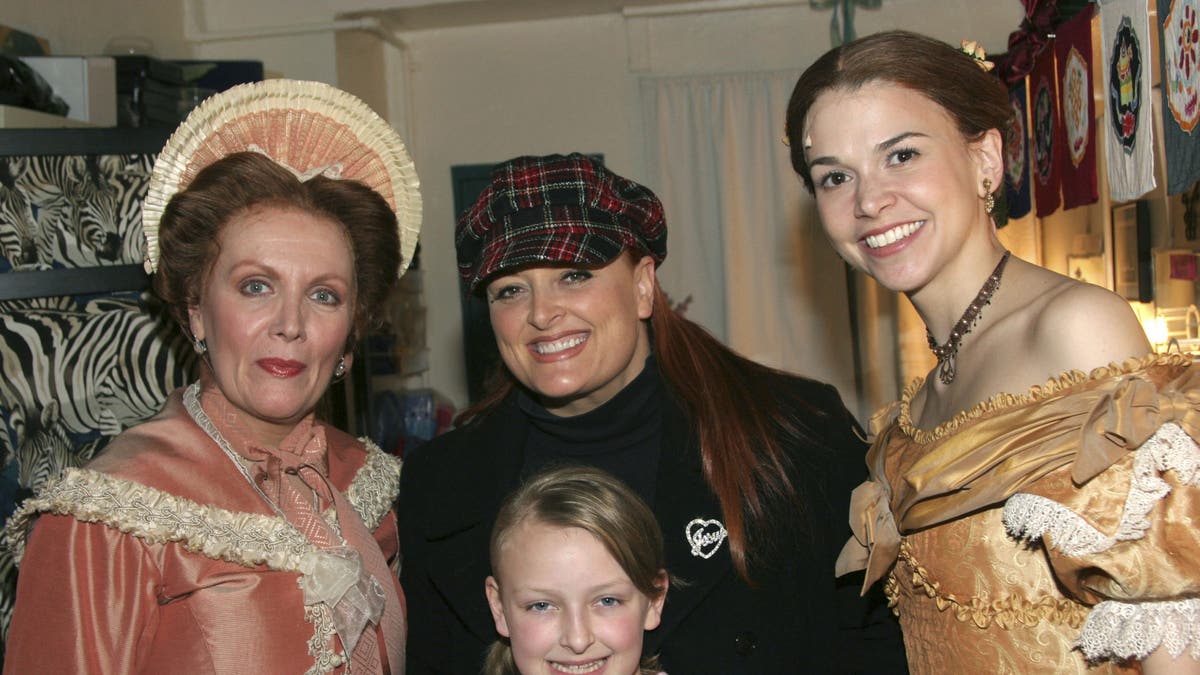 Maureen McGovern, Wynonna Judd, leur fille Grace et Sutton Foster en 2014
