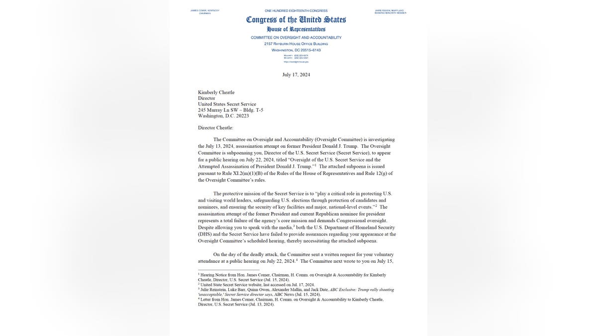 Il s'agit de la première page de l'assignation à comparaître de deux pages adressée par le Comité de surveillance à la directrice des services secrets Kimberly Cheatle.