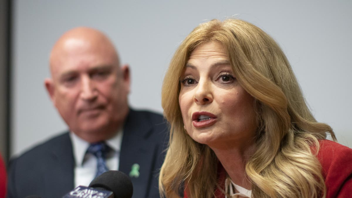 Lisa Bloom s'exprime lors d'une conférence de presse