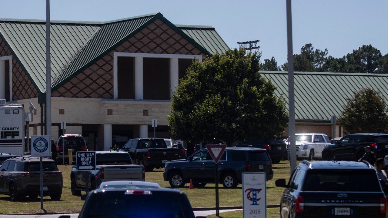 Un étudiant apporte une arme à feu au lycée de Géorgie quelques mois après une fusillade de masse
