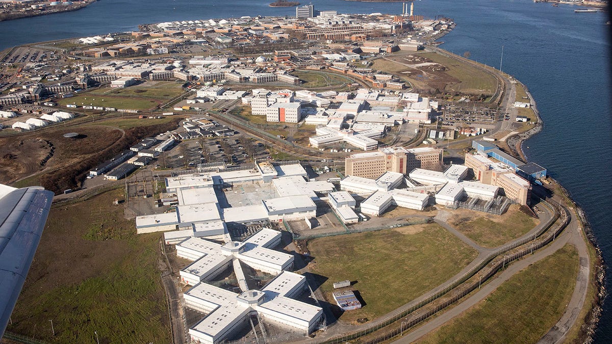 Une photo des installations de l'île Rikers