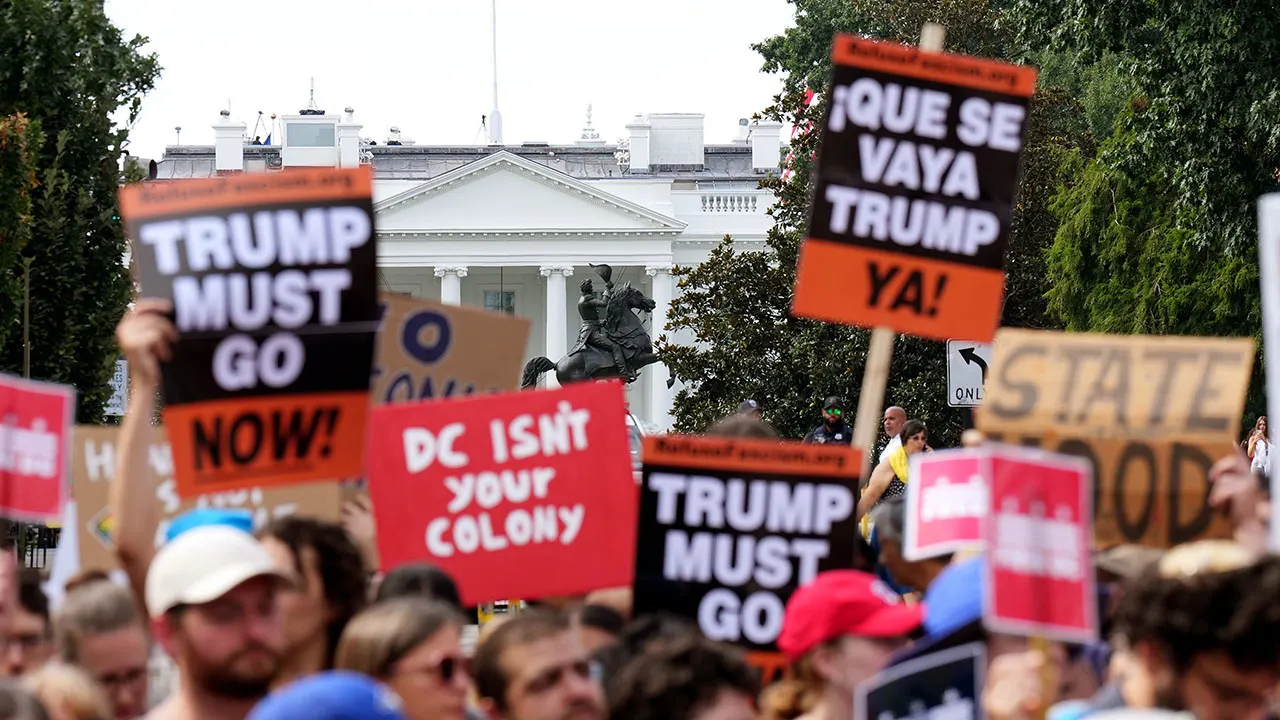 La location de la foule DC demande une surtension 400% au milieu de la fédéralisation de la police de Trump
