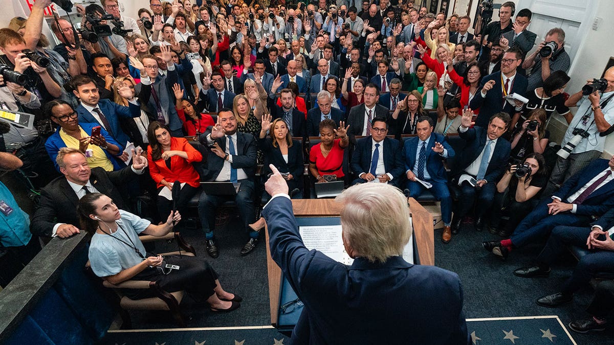 Alors que la plupart des médias hérités ont minimisé ou rejeté le crime à Washington, DC sur les talons de la répression de l'administration Trump, un journaliste a décidé de parler d'une horrible attaque qui a changé le cours de sa vie. 