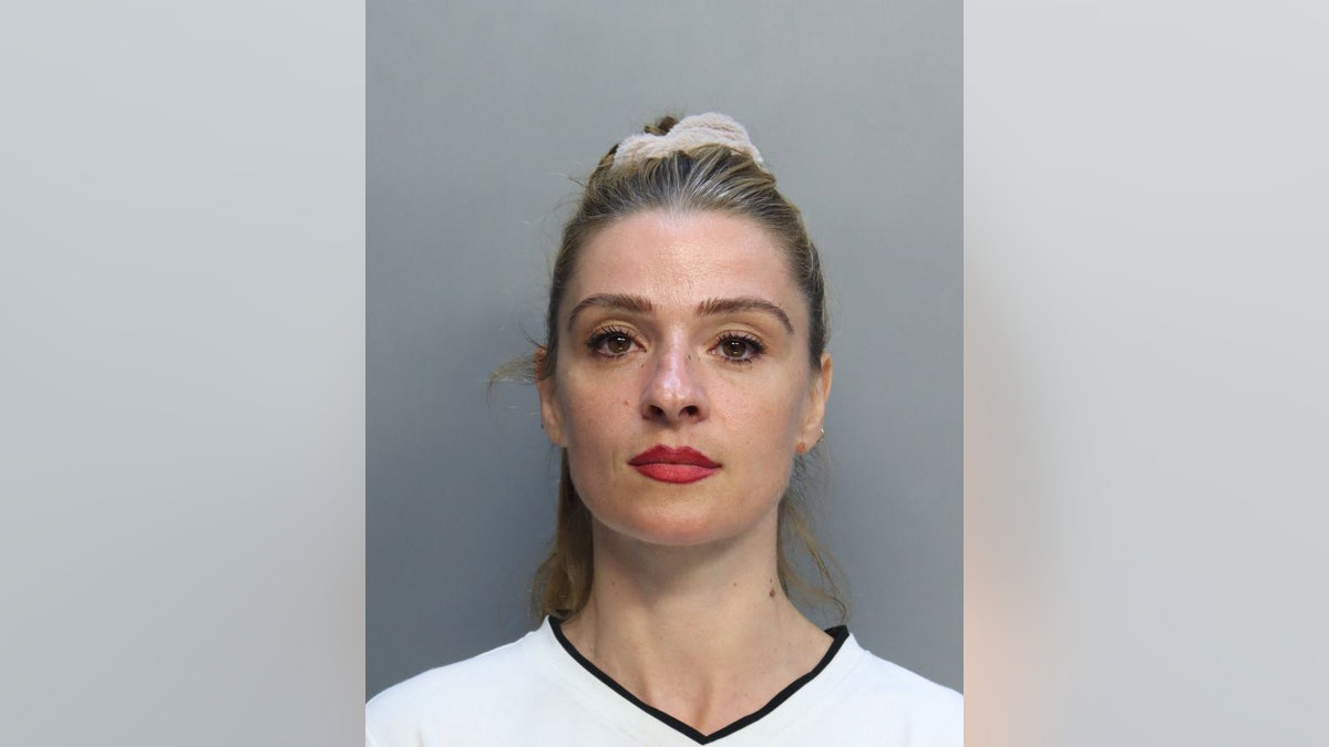 La mère d'Alvi Liman, 20 ans, Vilma Vneshta, 42 ans, l'aurait aidé à fuir le pays.