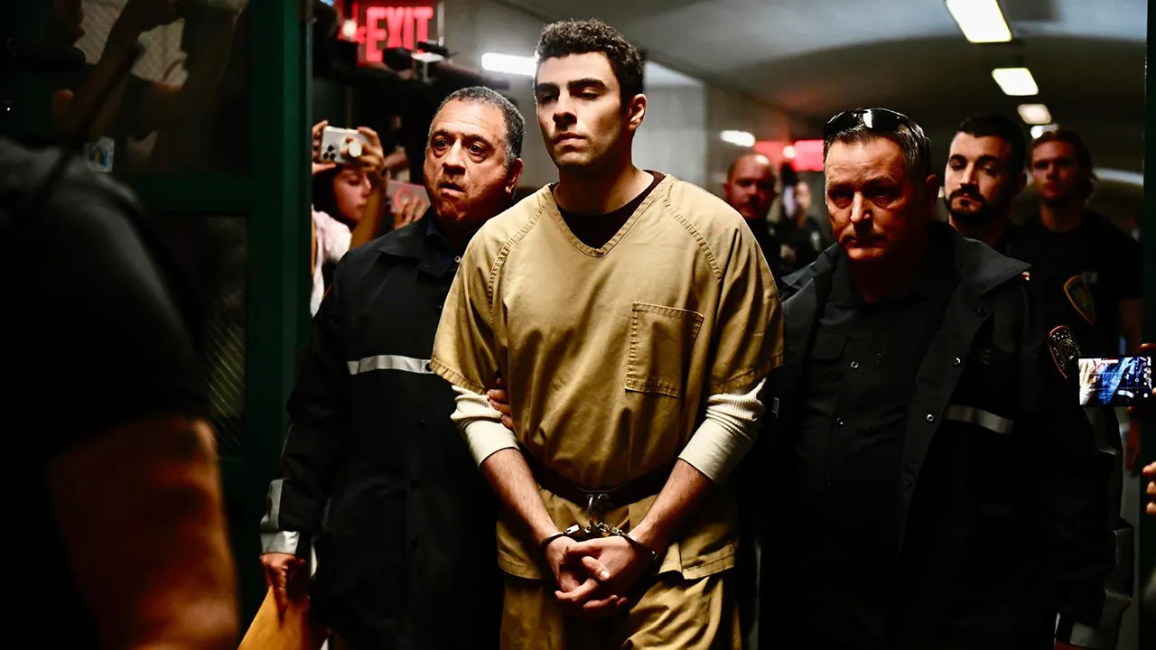 Mangione due devant le tribunal alors que le NYPD met en garde contre l'augmentation des risques d'assassinat