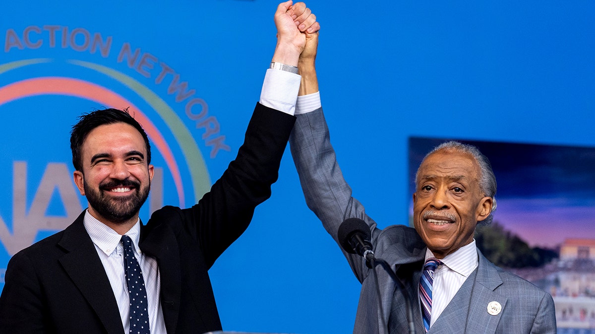 Zohran Mamdani et Al Sharpton ont des mains