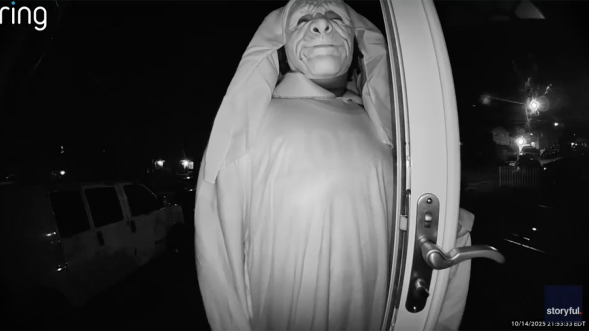 Un groupe de trois personnes en costumes d'Halloween aurait tenté de s'introduire par effraction au domicile d'une femme de Virginie.