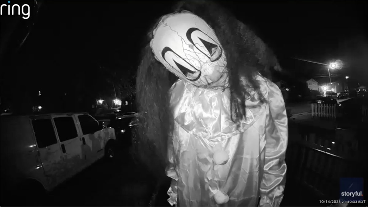 Un groupe de trois personnes en costumes d'Halloween aurait tenté de s'introduire par effraction au domicile d'une femme de Virginie.