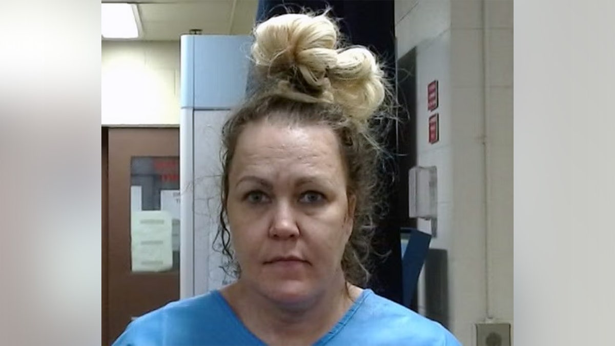 Angelynn "Angie" Mock sur sa photo de réservation au Kansas.