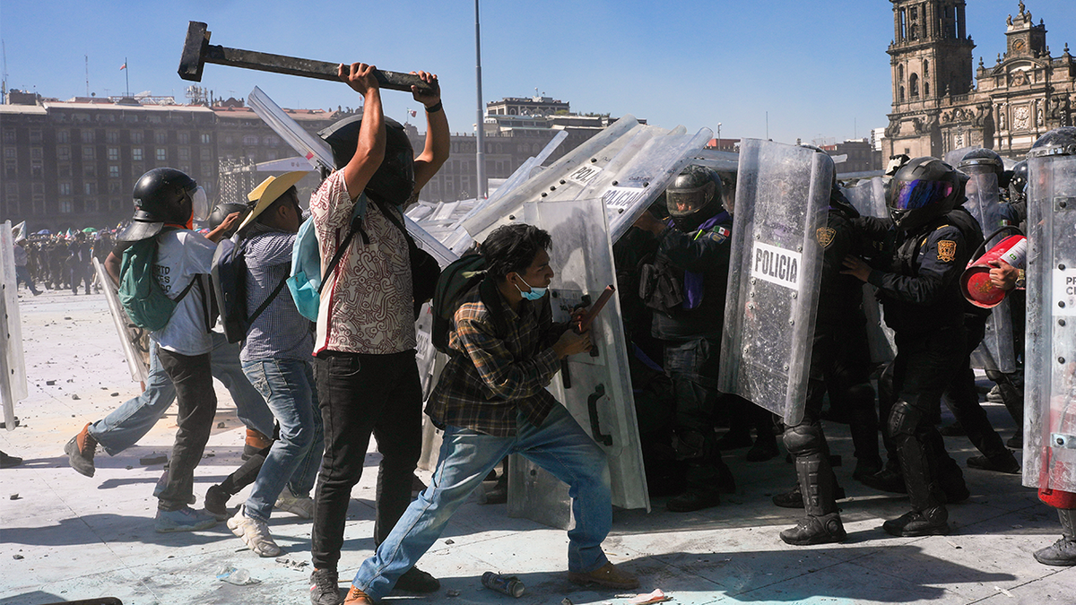 Manifestation à Mexico, samedi 15 novembre 2025.