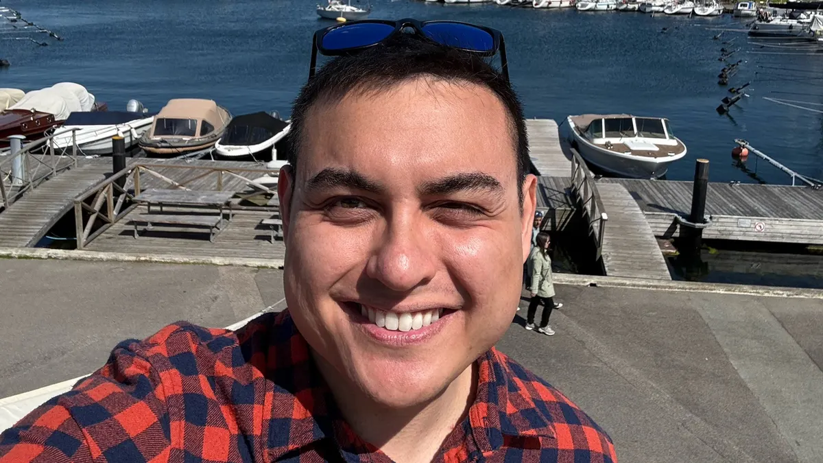 Jared Llamado souriant dans un selfie.
