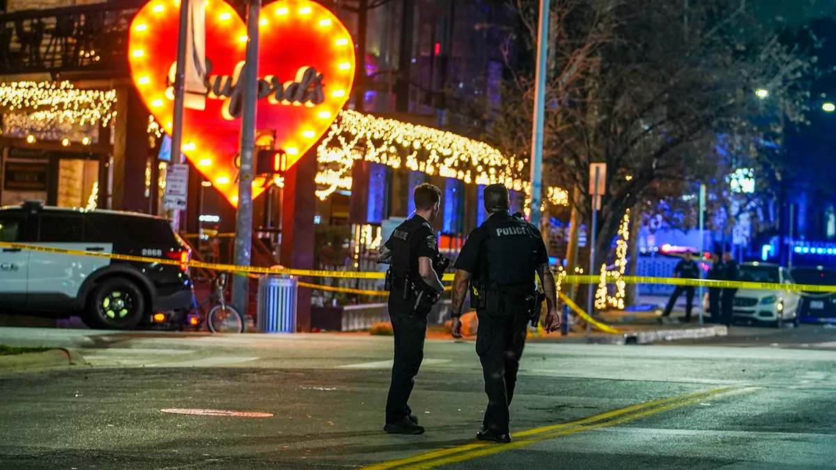 La police répond à la fusillade dans un bar d'Austin