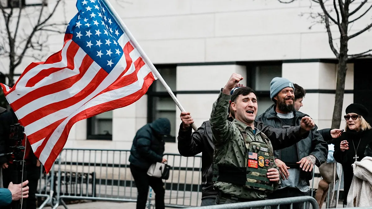 Jake Lang lors d'une manifestation à New York