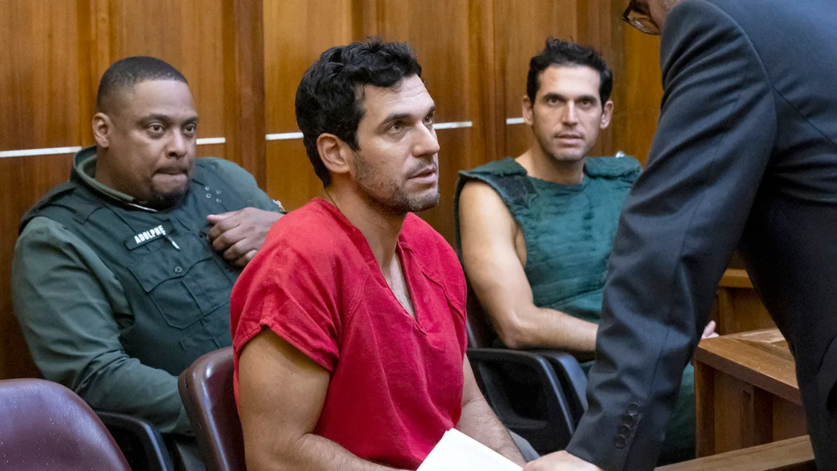 Alon Alexander et Oren Alexander comparaissent devant un tribunal de Miami.