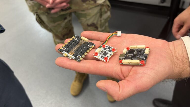 Tobyhanna Depot stimule la production de composants de drones avec de nouvelles lignes d&rsquo;assemblage