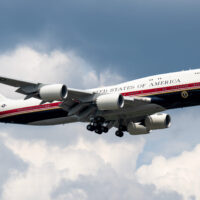 Les Démocrates du Sénat demandent des réponses à l&rsquo;Armée de l&rsquo;Air et à un entrepreneur sur la conversion de l&rsquo;Air Force One, dotée d&rsquo;un talent qatari
