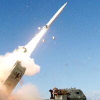 Le Royaume-Uni rejoint le programme PrSM de l&rsquo;armée américaine et achète pour 254 millions de dollars de missiles à longue portée