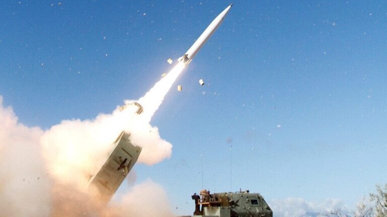 Le Royaume-Uni rejoint le programme PrSM de l&rsquo;armée américaine et achète pour 254 millions de dollars de missiles à longue portée
