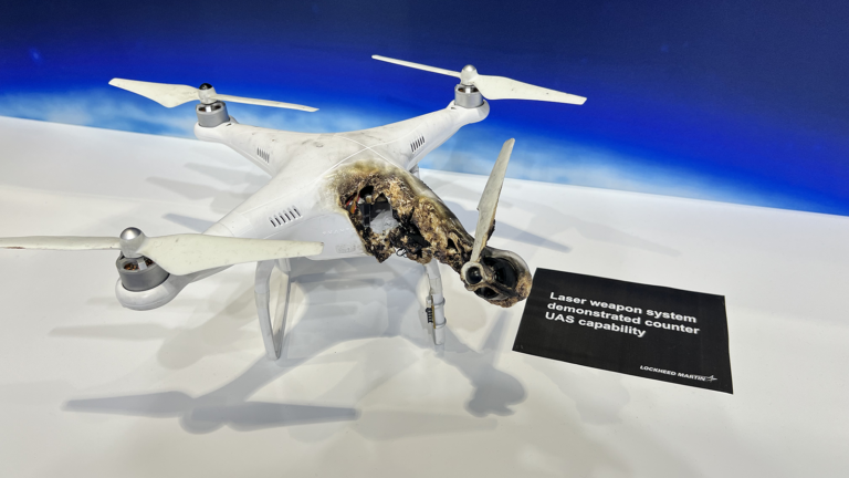 Le Pentagone choisit Lockheed et nLIGHT pour son projet de défense laser