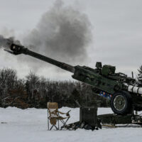L&rsquo;armée est bien en deçà de son objectif de production de munitions de 155 mm, les installations du Texas sous les projecteurs