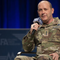 Schiess devrait naviguer via la confirmation du chef de la Space Force