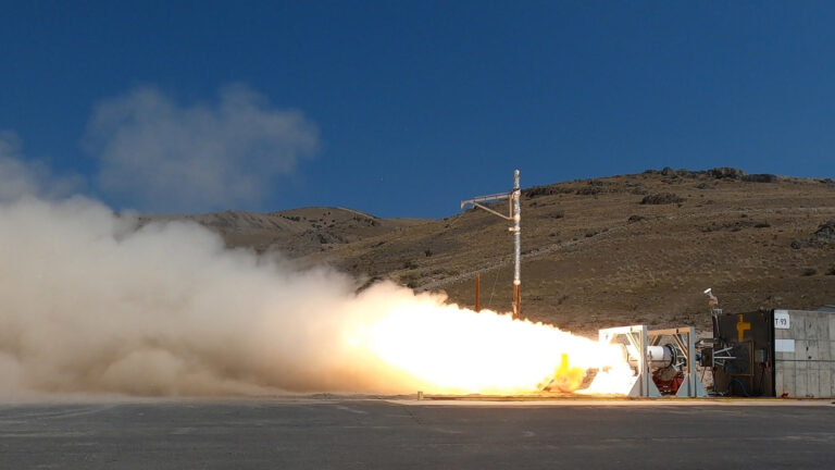 La marine et l&rsquo;armée risquent de perdre de l&rsquo;argent et du temps sans stratégie unifiée de missiles hypersoniques (GAO)
