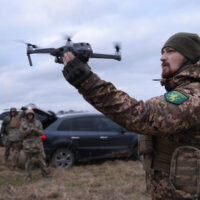 L&rsquo;UE et l&rsquo;Ukraine signent un accord sur les drones pour accélérer la production de systèmes sans pilote