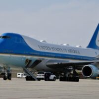 Boeing s&rsquo;attend à des coûts supplémentaires pour Air Force One pour une livraison en 2028, selon le PDG de la Défense