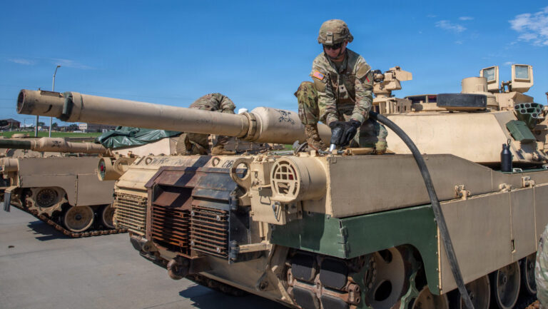 L&rsquo;armée s&rsquo;associe à l&rsquo;industrie pour atténuer les problèmes de la chaîne d&rsquo;approvisionnement des moteurs Abrams