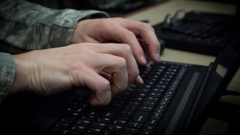 Le CENTCOM annonce la création d&rsquo;un groupe de travail américano-émirien sur l&rsquo;IA
