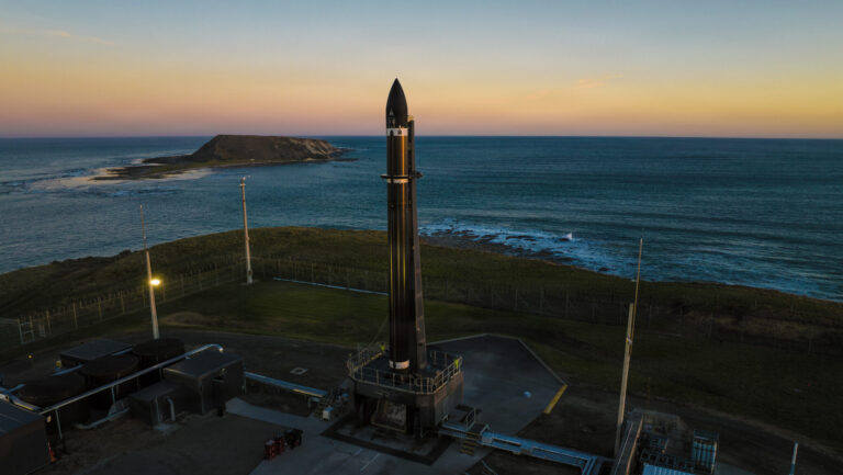 La Space Force accorde 615 millions de dollars à 3 entreprises pour suivre des cibles aéroportées