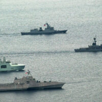 Trump ouvre la porte aux navires de la marine construits à l’étranger. Cela pourrait devenir compliqué.