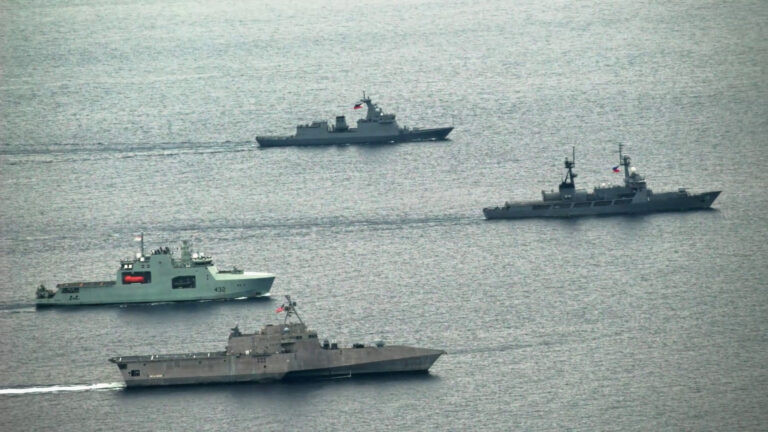 Trump ouvre la porte aux navires de la marine construits à l’étranger. Cela pourrait devenir compliqué.