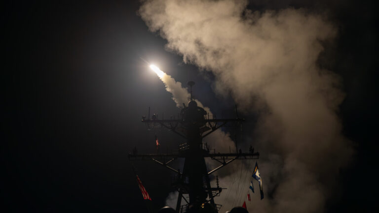 Raytheon obtient un contrat massif de 23 milliards de dollars pour augmenter la production de Tomahawk