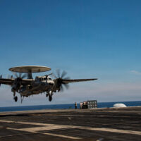 La Marine autorise la mise à niveau du E-2D Advanced Hawkeye