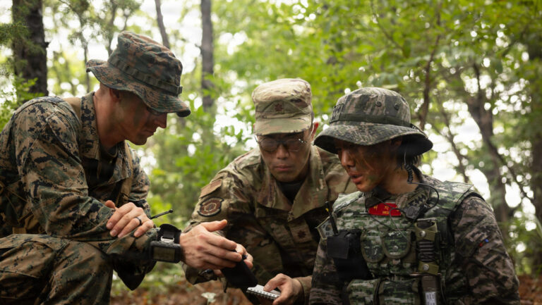 Les exercices militaires américano-sud-coréens réduits de moitié après la attaque de Trump