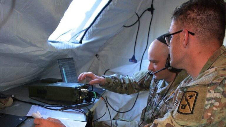Le réseau de l&rsquo;armée a besoin d&rsquo;un jumeau numérique pour la formation, les tests et la cybersécurité : chef du NETCOM