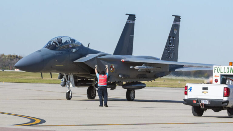 Boeing conclut un énorme contrat de 131 milliards de dollars pour des F-15