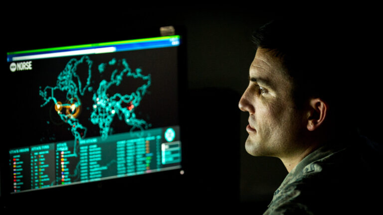En pensant aux pirates informatiques, Air Forces Cyber ​​développe un « plan de campagne » défensif