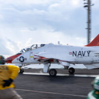La marine reporte la proposition d&rsquo;un nouveau jet d&rsquo;entraînement et les dates d&rsquo;attribution