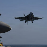 GE remporte des contrats pour des pièces de moteur F/A-18 et un test hypersonique