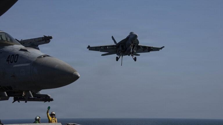 GE remporte des contrats pour des pièces de moteur F/A-18 et un test hypersonique