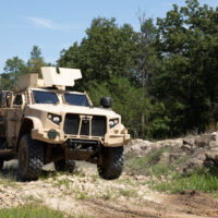 Oshkosh propose l&rsquo;option du pont JLTV pour le Corps des Marines, mais la date limite approche