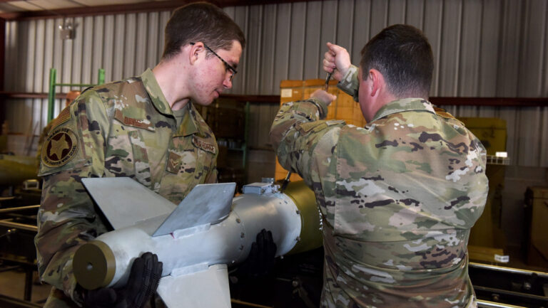 Les États-Unis débloquent 5 milliards de dollars en JDAM pour l&rsquo;Arabie saoudite et d&rsquo;autres accords au Moyen-Orient