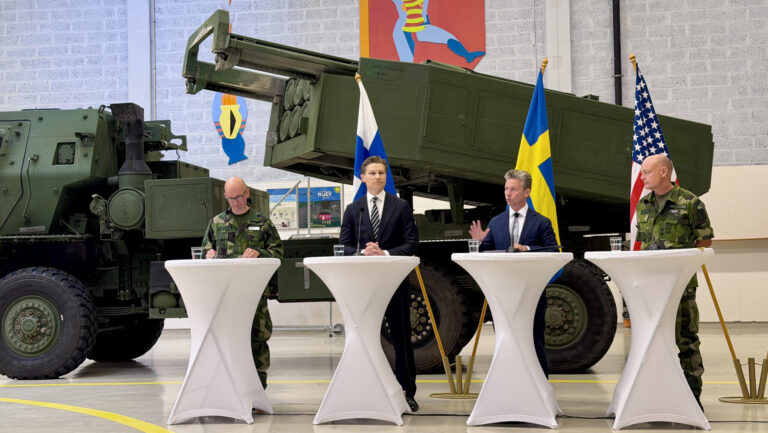 La Suède signe un accord avec HIMARS et conclut un pacte d&rsquo;artillerie à roquettes avec la Finlande