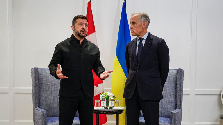 Le Canada et l&rsquo;Ukraine vont produire conjointement des technologies de défense, dans le cadre d&rsquo;un « partenariat de 100 ans »