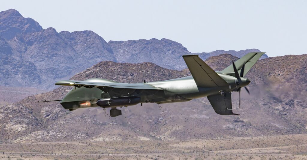 Mojave STOL transforme les opérations multi-domaines grâce à sa capacité à décoller et à atterrir pratiquement n'importe où, depuis les surfaces non préparées dans des endroits austères jusqu'aux ponts des navires de guerre en mer.